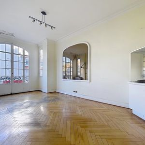 Property in Carre d'Or