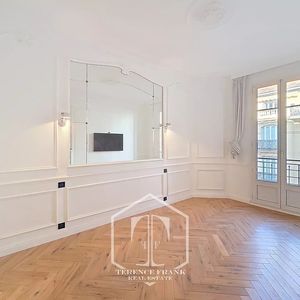 Property in Carre d'Or