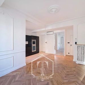 Property in Carre d'Or