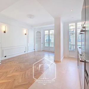 Property in Carre d'Or