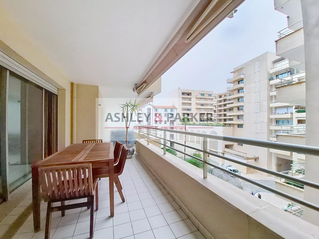 Property photo in Carre d'Or