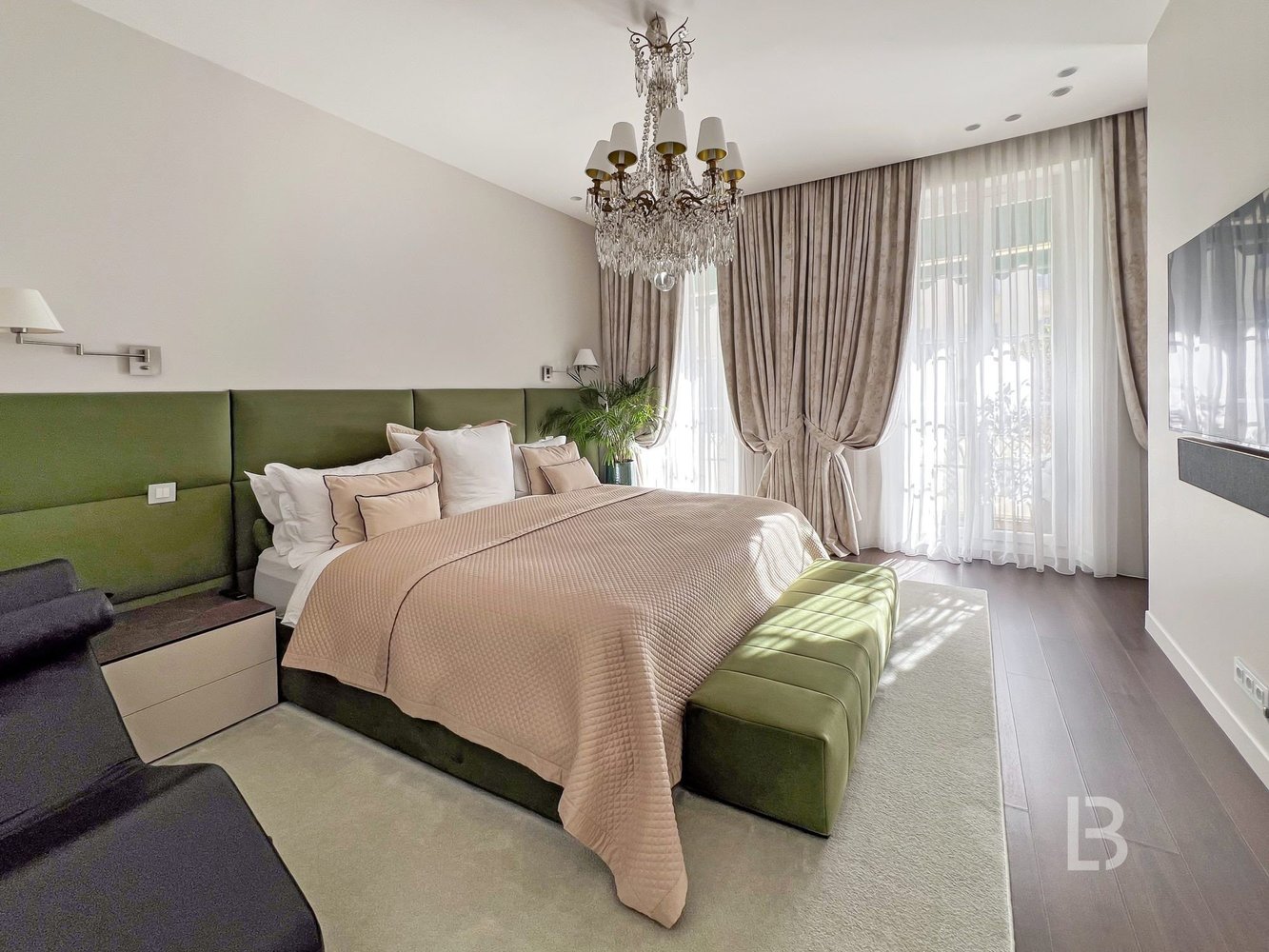 Property photo in Carre d'Or