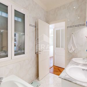 Property in Carre d'Or