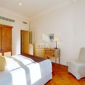 Property in Carre d'Or