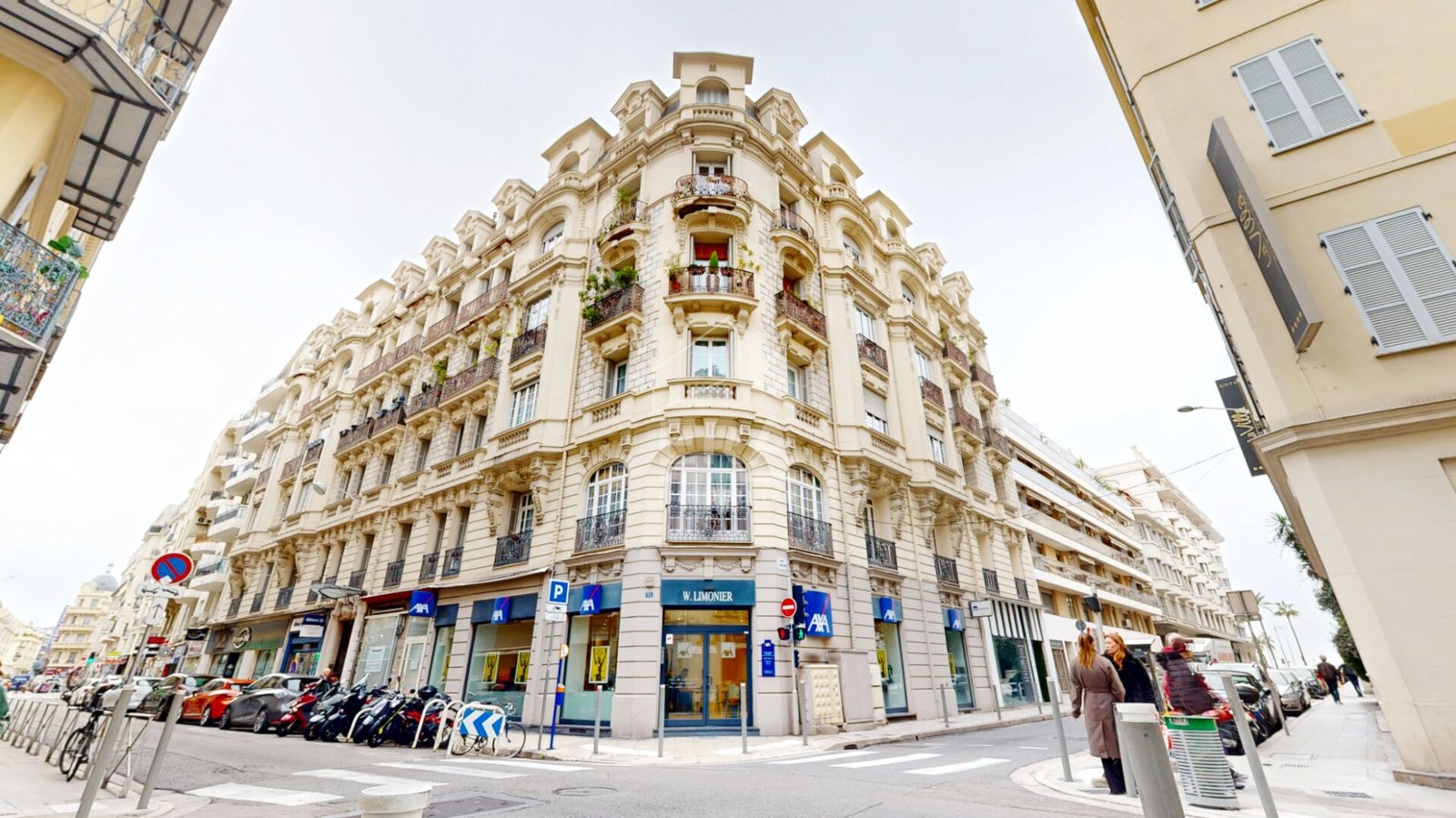 Property photo in Carre d'Or