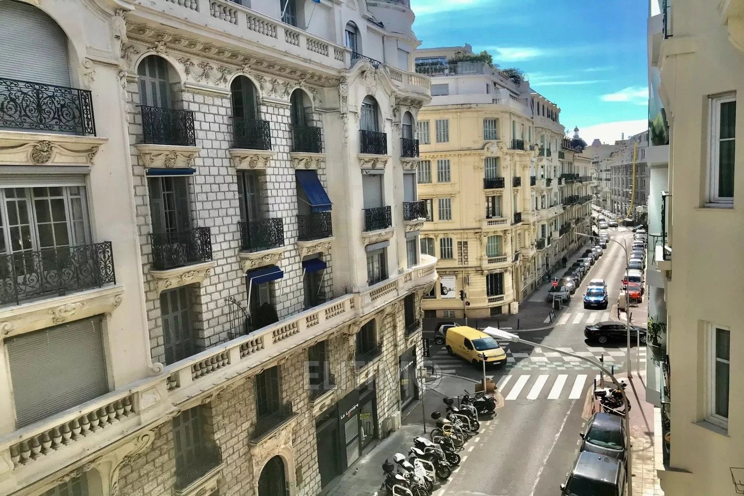 Property photo in Carre d'Or