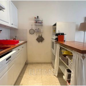 Property in Carre d'Or