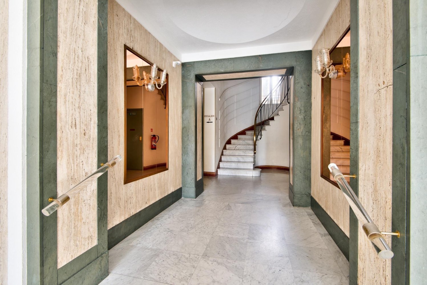 Property photo in Carre d'Argent