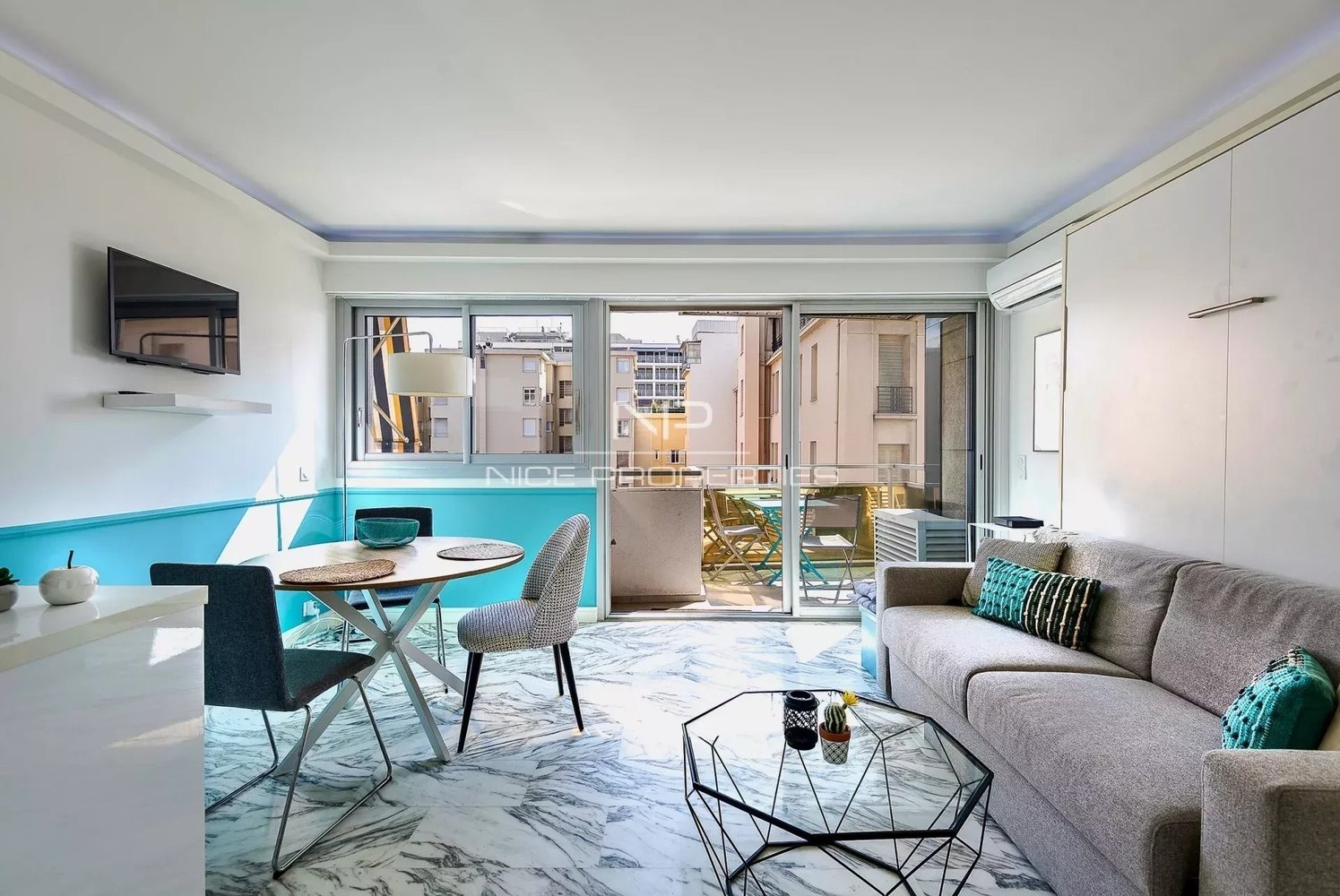 Property photo in Carre d'Or