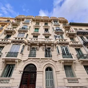 Property in Carre d'Or