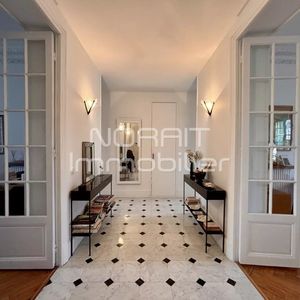 Property in Carre d'Or