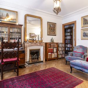 Property in Carre d'Or