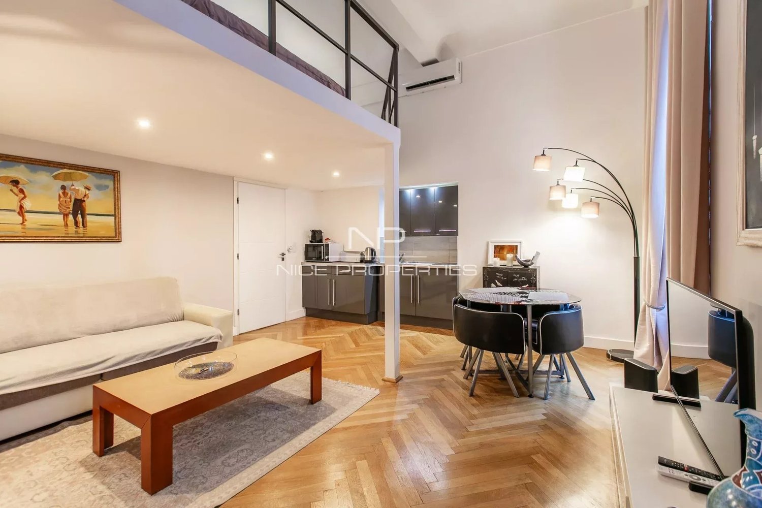 Property photo in Carre d'Or