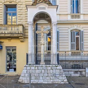 Property in Carre d'Or