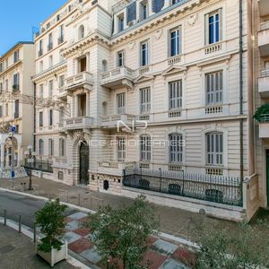 Property in Carre d'Or