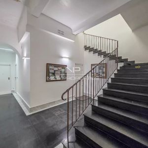 Property in Carre d'Or