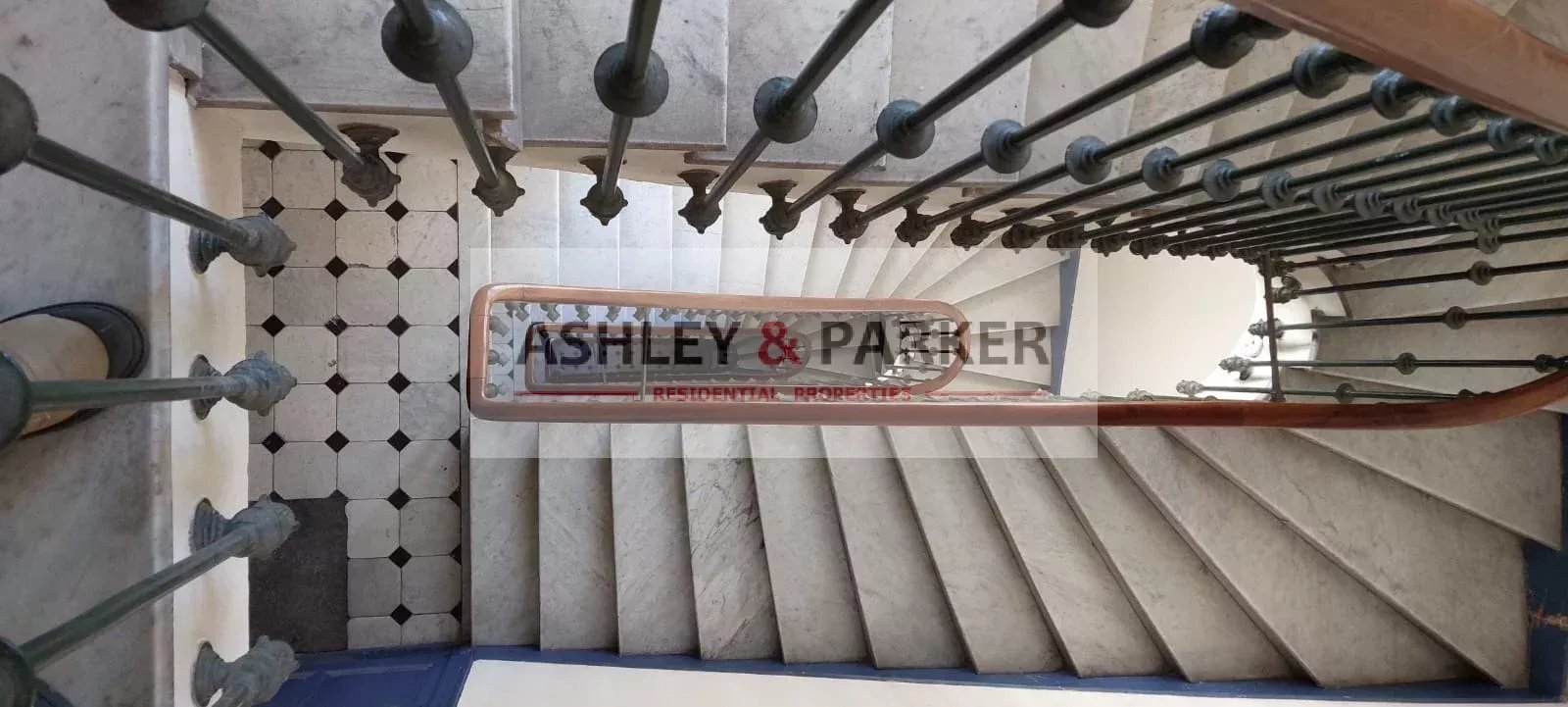 Property photo in Carre d'Or