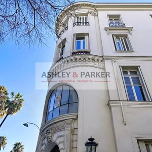 Property in Carre d'Or