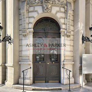 Property in Carre d'Or