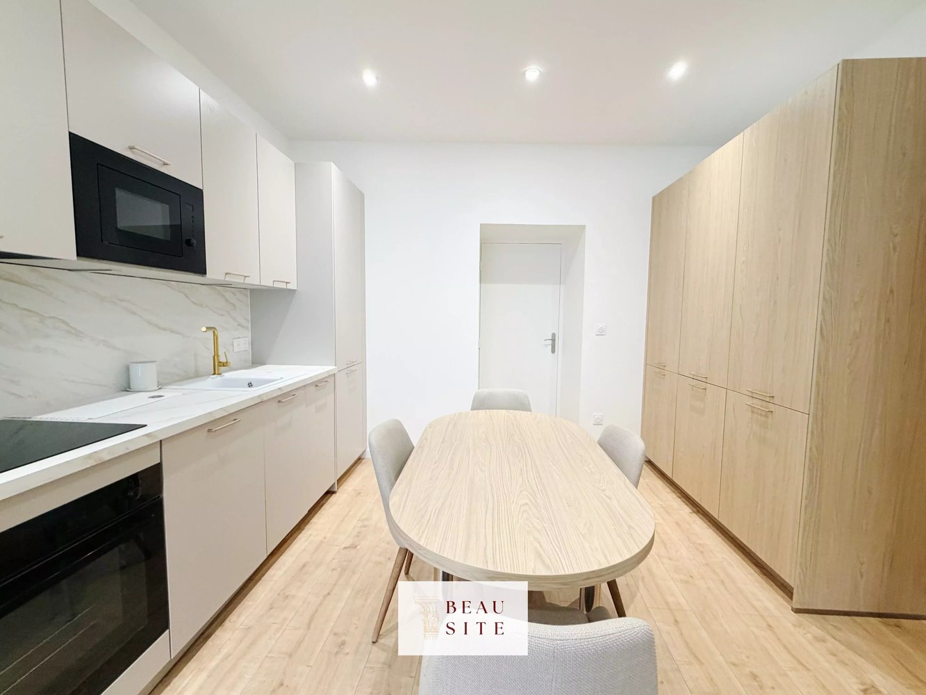 Property photo in Carre d'Or