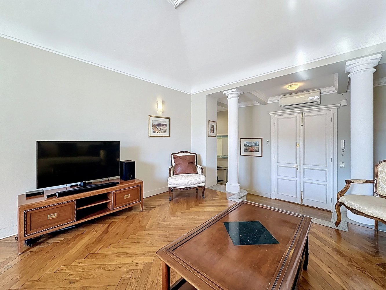 Property photo in Carre d'Or