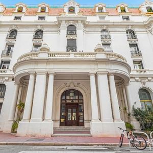 Property in Carre d'Or