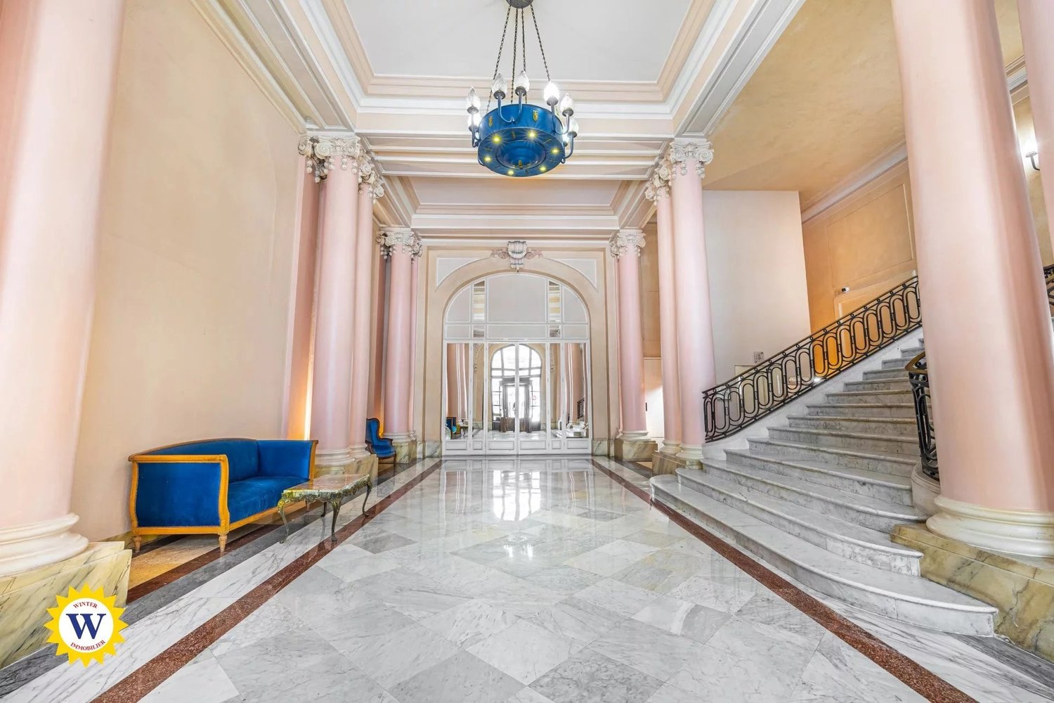 Property photo in Carre d'Or