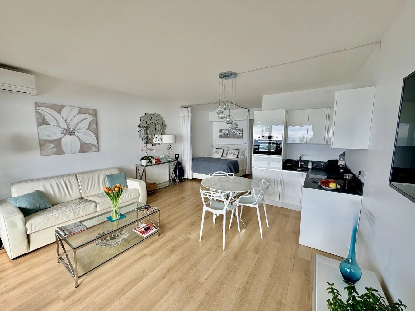 Property photo in Carre d'Or