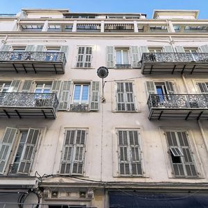 Property in Carre d'Or