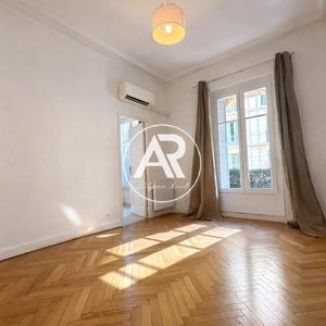 Property in Carre d'Or