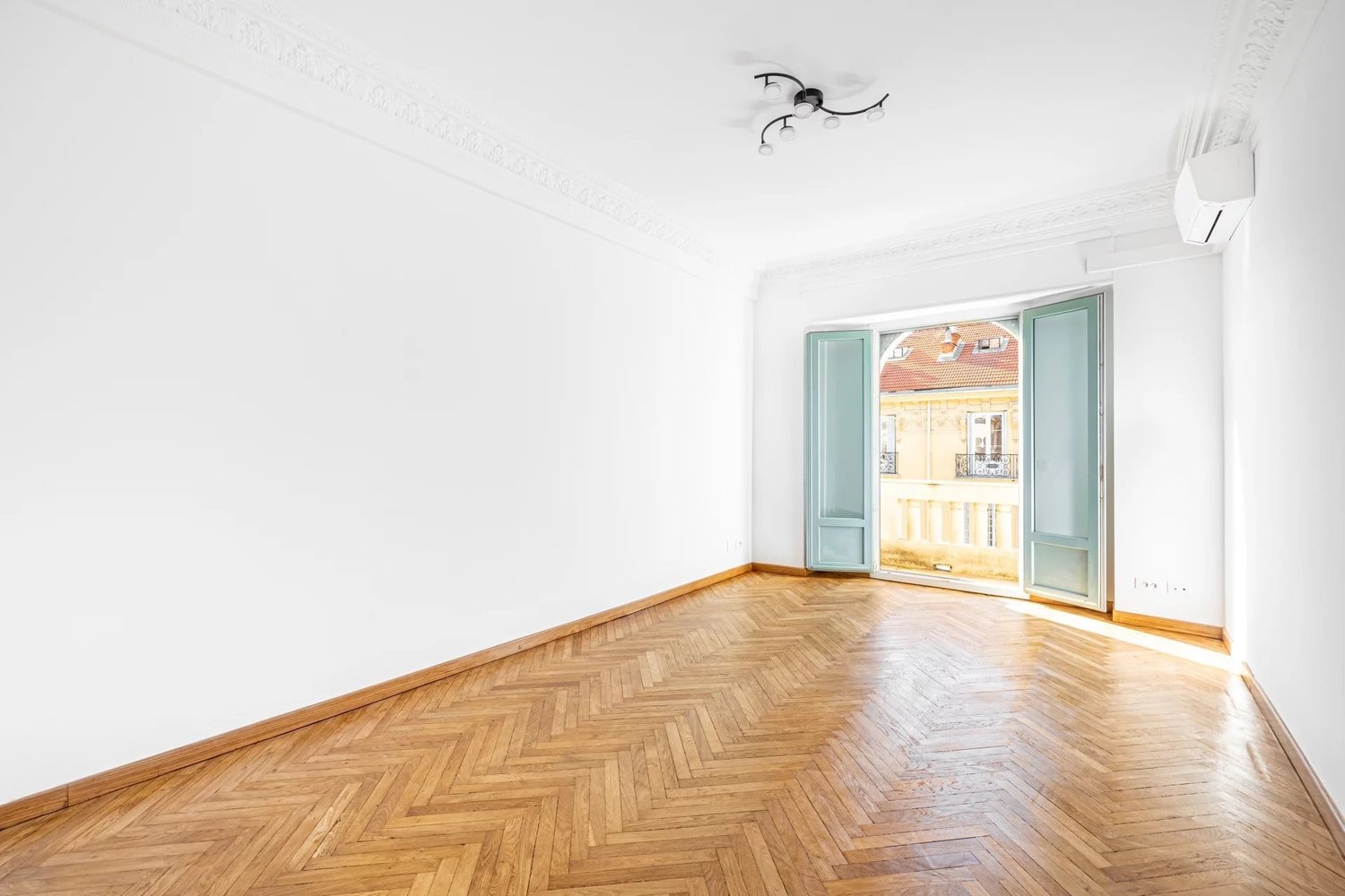 Property photo in Carre d'Or