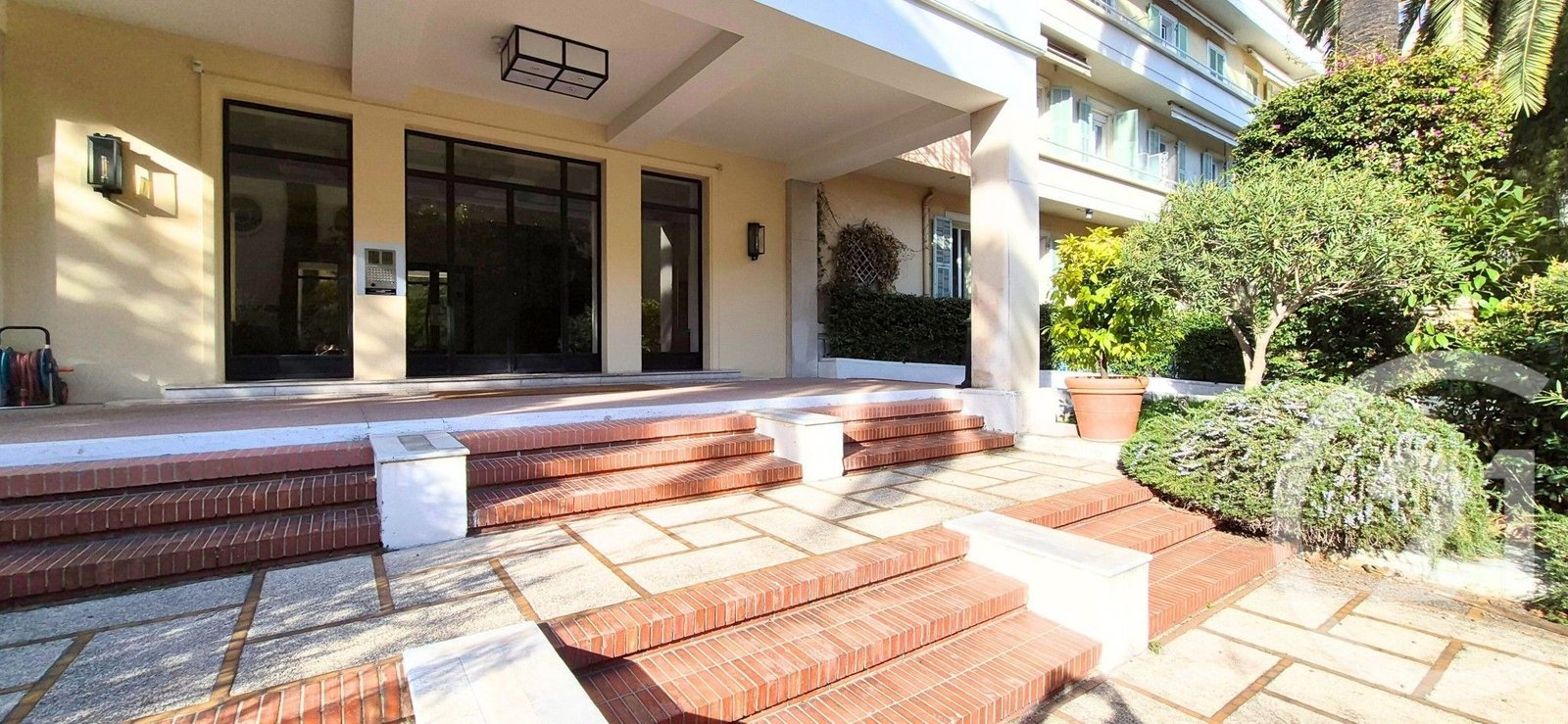 Property photo in Carre d'Or