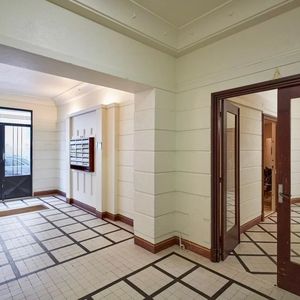 Property in Carre d'Or