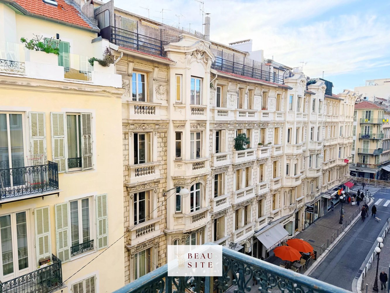 Property photo in Carre d'Or