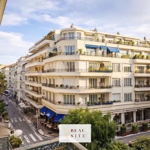 Property in Carre d'Or