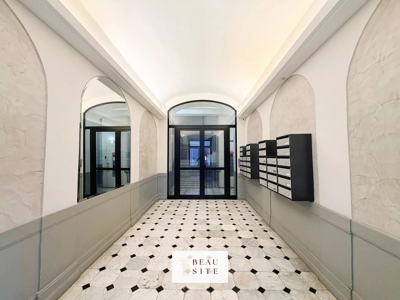 Property photo in Carre d'Or