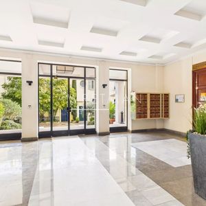 Property in Carre d'Or