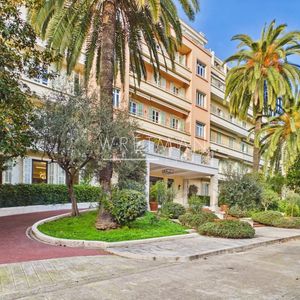 Property in Carre d'Or