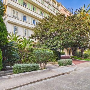 Property in Carre d'Or