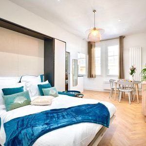 Property in Carre d'Or