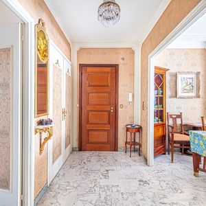 Property in Carre d'Or