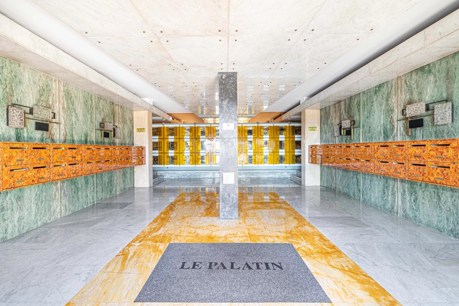 Property photo in Carre d'Or