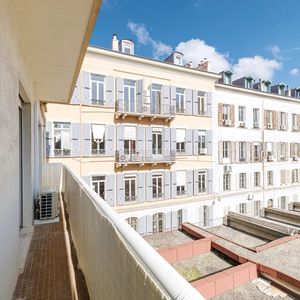 Property in Carre d'Or