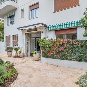 Property in Carre d'Or