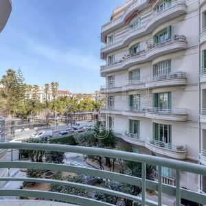 Property in Carre d'Or