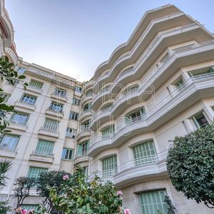 Property in Carre d'Or