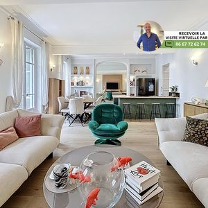 Property in Carre d'Or