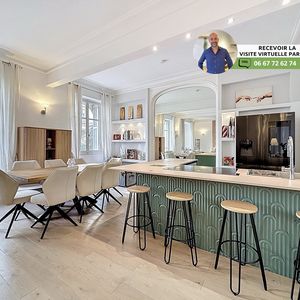 Property in Carre d'Or