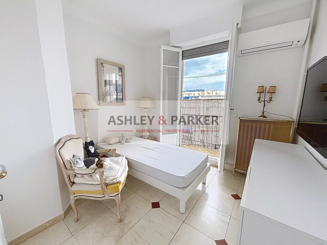 Property photo in Carre d'Or