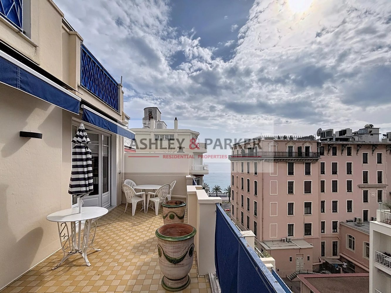 Property photo in Carre d'Or